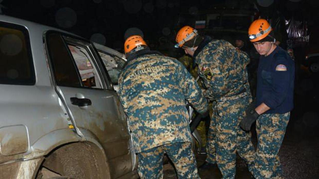 Dağlık Karabağ'da Rus Barış Gücü'ne ait askeri araç sivil araca çarptı: 2 ölü