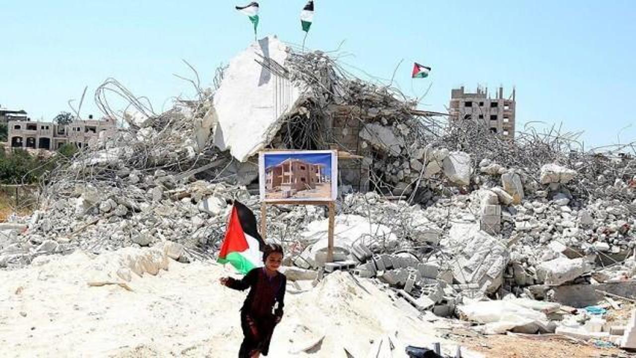 İşgalci İsrail Kudüs'te Filistinli ailelere evlerini kendi elleriyle yıktırdı