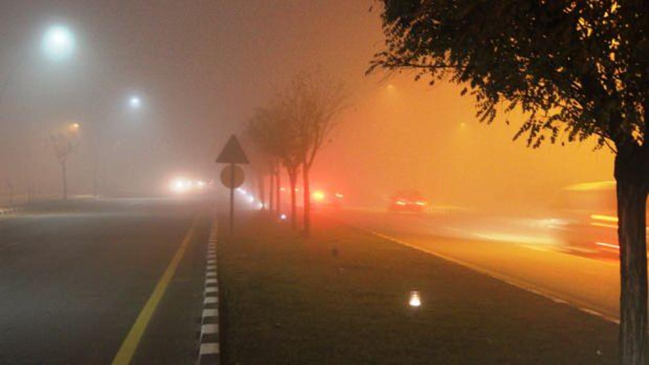 Manisa'da etkili olan sis sürücülere zor anlar yaşattı