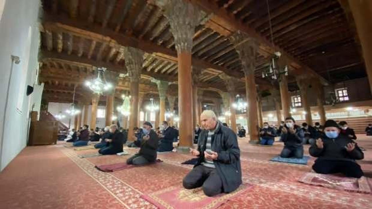 7 asırlık cami yıllardır dimdik ayakta