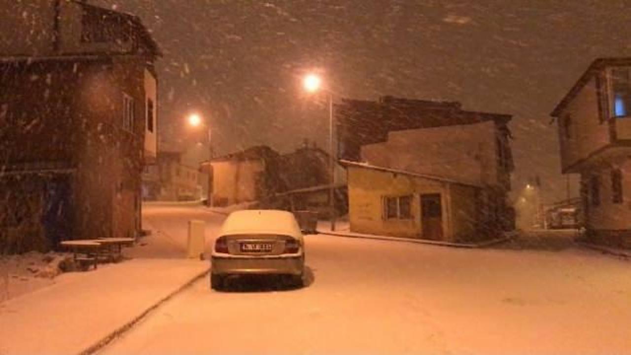 Bayburt’ta kar yağışı kenti beyaza bürüdü