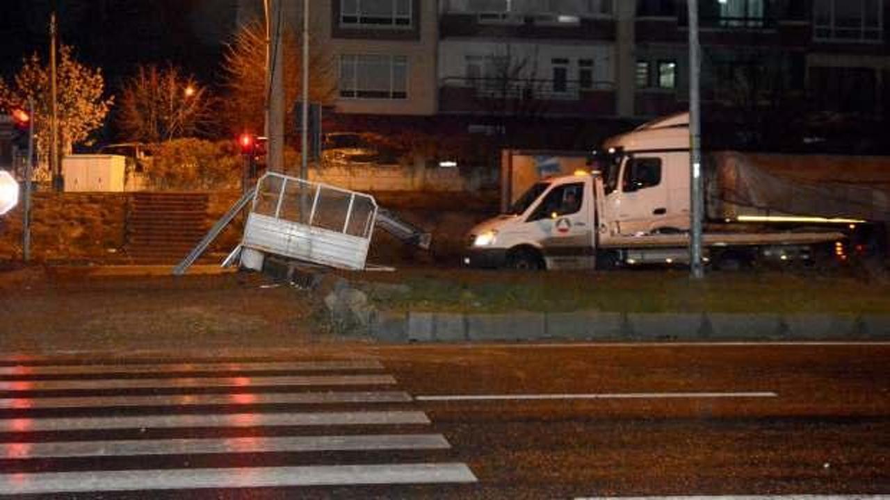 Kırşehir'de kamyonet ile otomobil çarpıştı: 3 yaralı