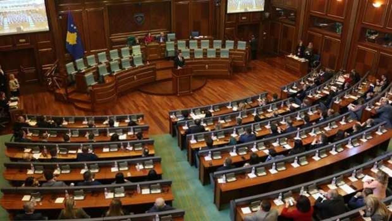 Kosova'da hükümet düştü