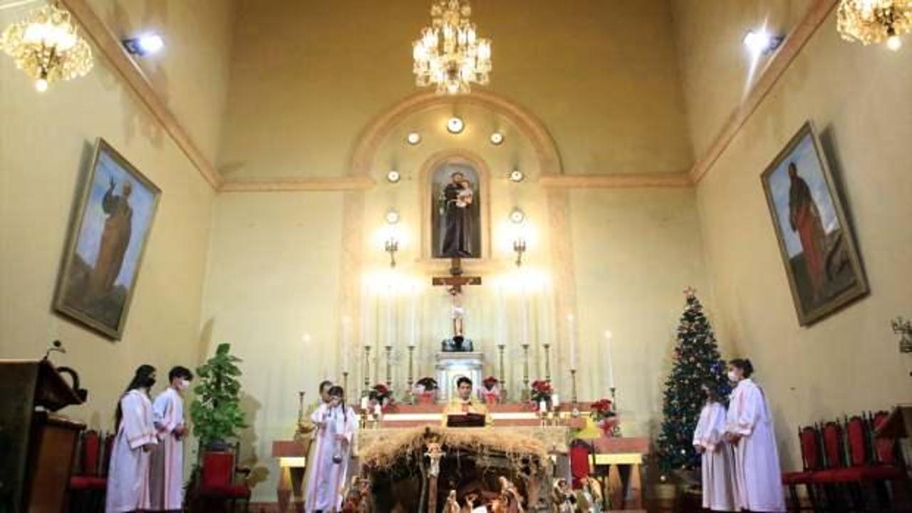 Mersin'de Katolik ile Ortodoks kiliselerinde Noel ayini yapıldı