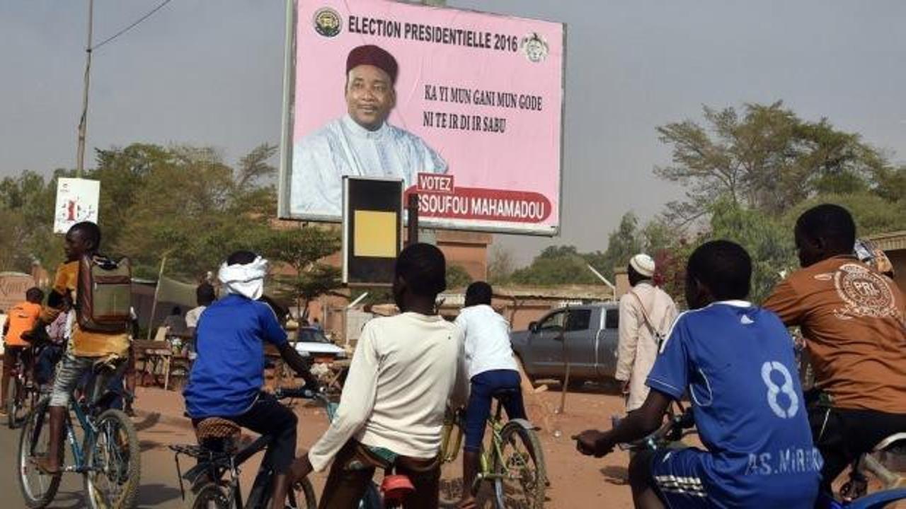 Nijer halkı, cumhurbaşkanı ve milletvekili seçimleri için sandık başında