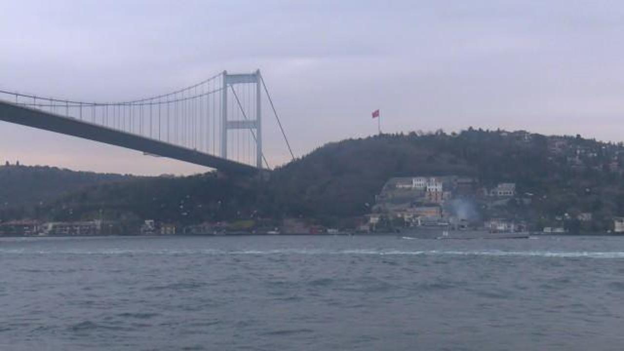 Rus askeri gemilere İstanbul Boğazı'ndan peş peşe geçti