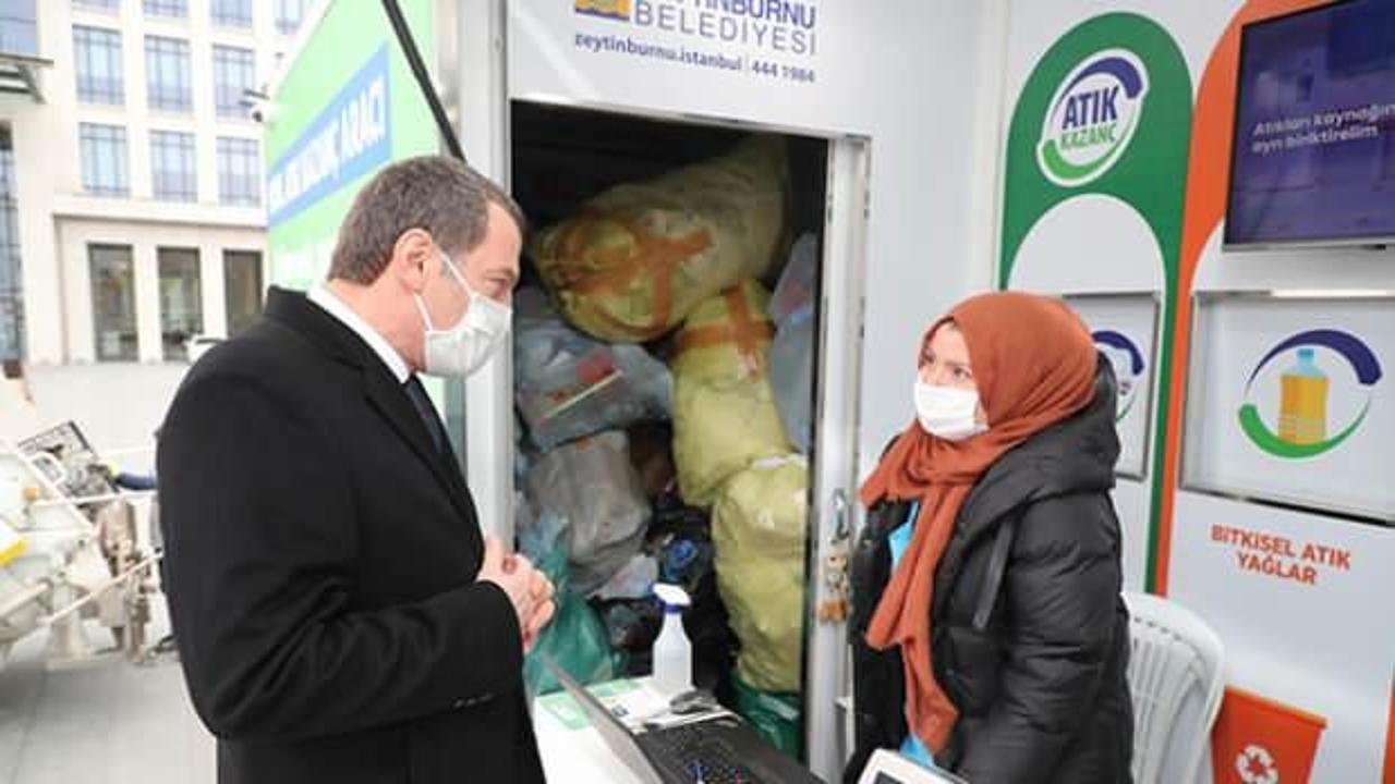 Zeytinburnu belediyesinin Mobil Atık Kazanç Aracına atık getiren alışveriş puanı kazanıyor!