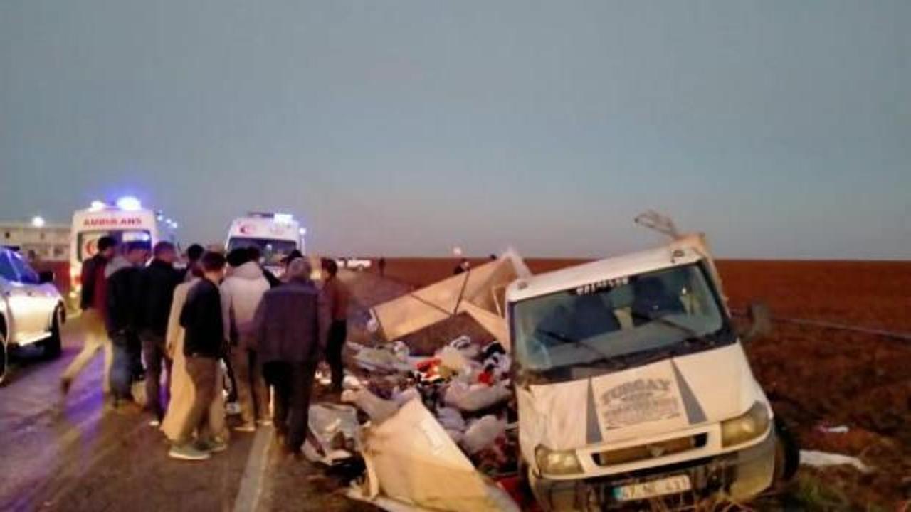 Mardin'de tarım işçilerini taşıyan kamyonet devrildi: 22 yaralı