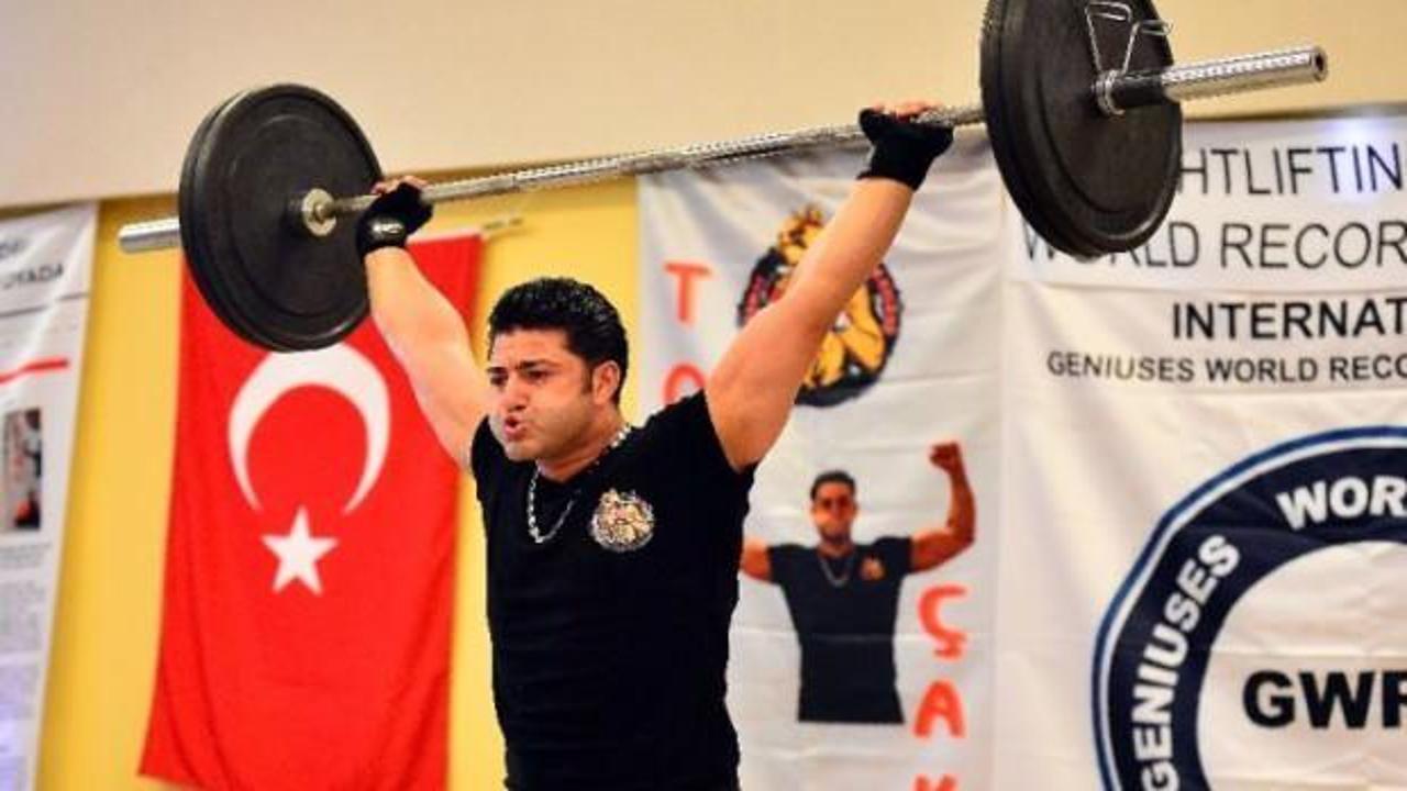 Türk halterciden dünya rekoru geldi!