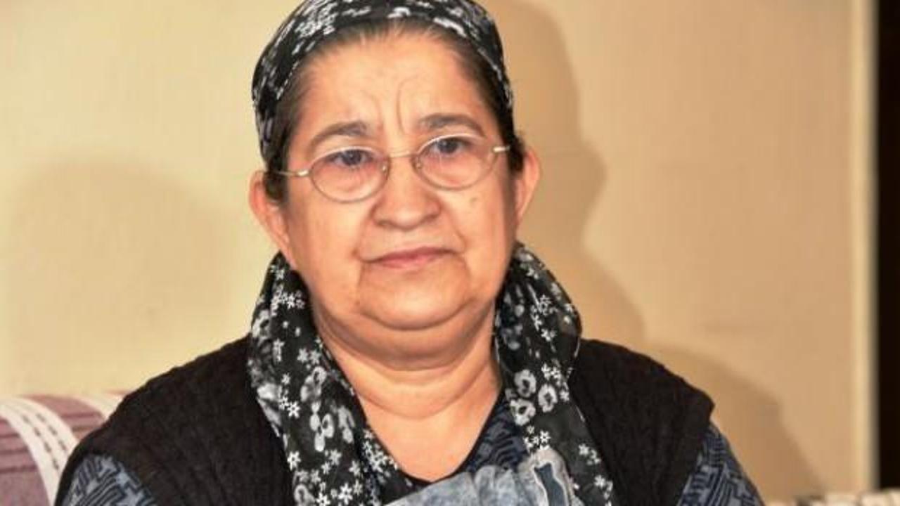 8 aydır kayıp kızının elbiselerini koklayıp, yolunu g&ouml;zl&uuml;yor