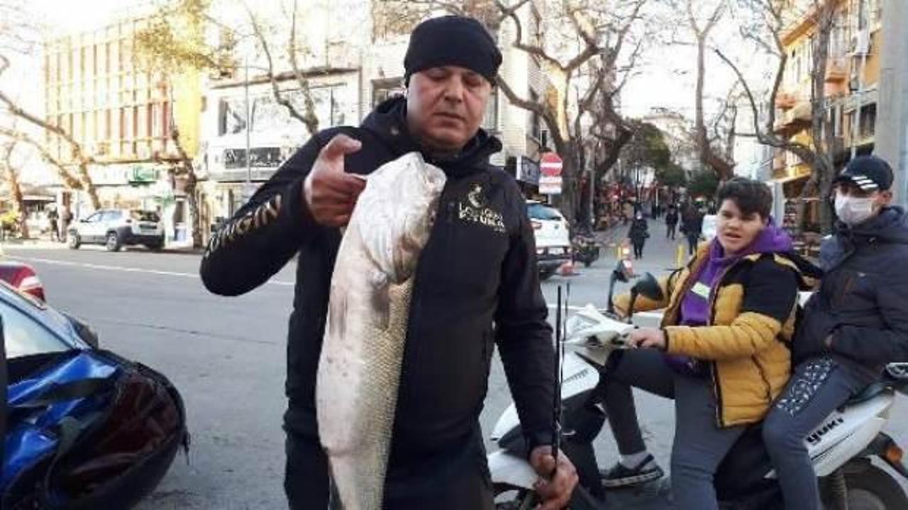 Amat&ouml;r balık&ccedil;ı, 6 kilo 380 gram ağırlığında levrek avladı
