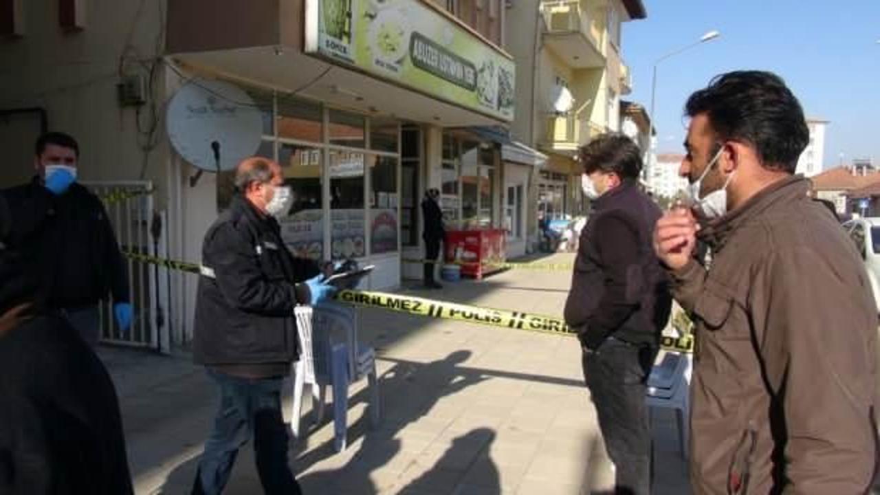 Dehşete d&uuml;ş&uuml;ren olay! Hindi kesti, canından oldu