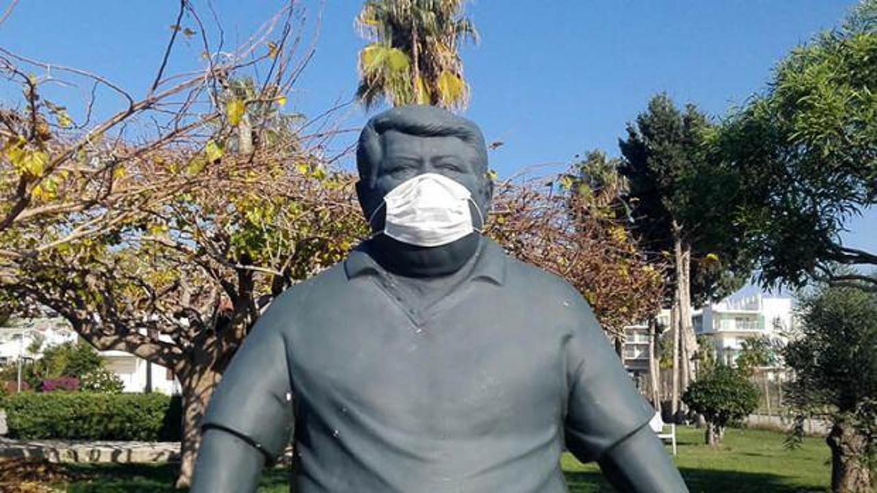 Eski Cumhurbaşkanı Özal'ın heykeline maske takıldı
