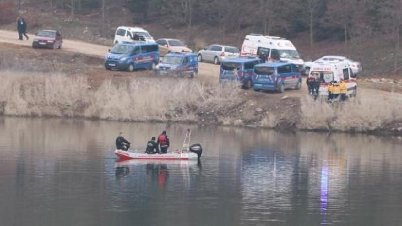 Gölete uçan araçtaki kayıp 2 arkadaştan 1'inin cesedine ulaşıldı