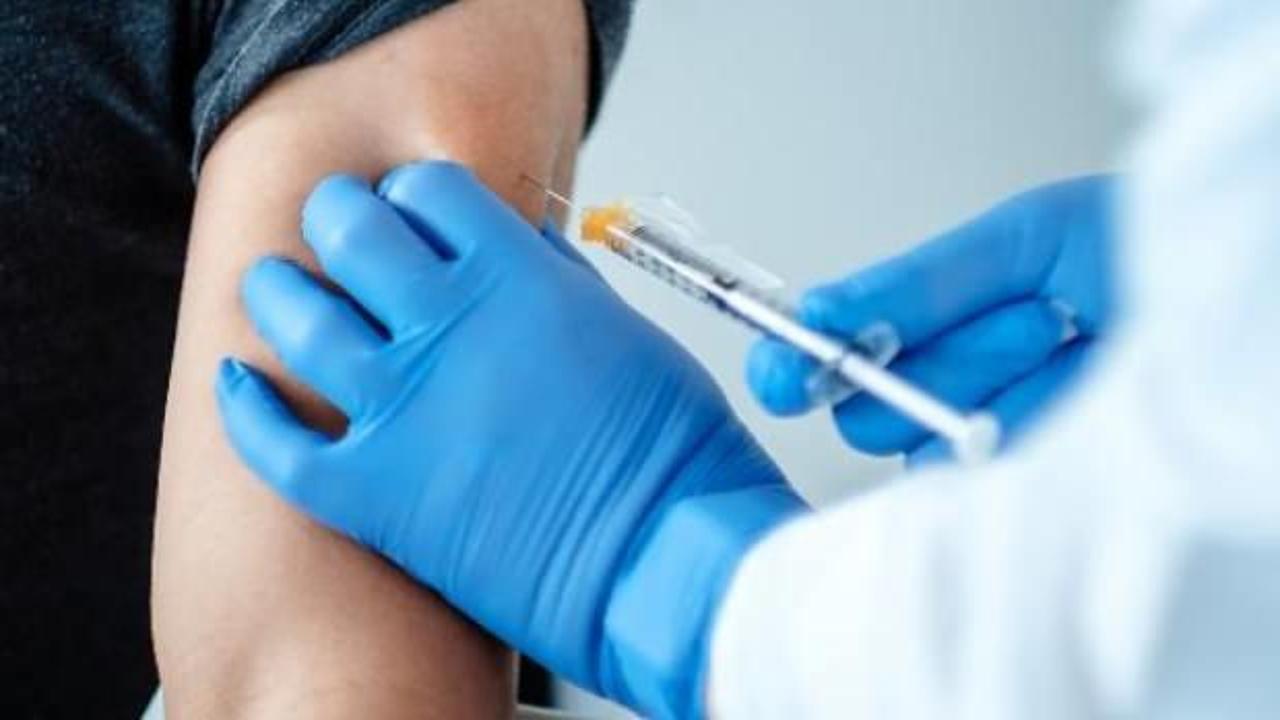 İngiltere'de Kovid-19 aşısı olan NHS çalışanı Türk doktordan yan etki açıklaması