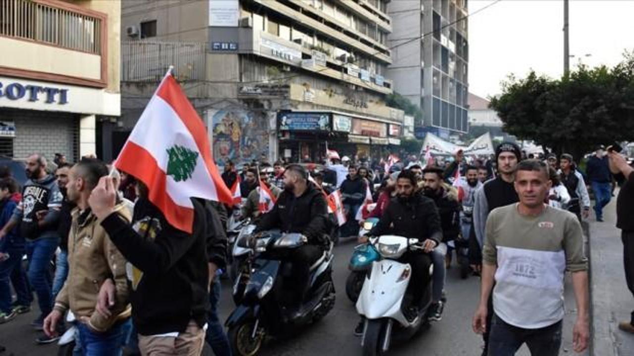 Lübnan'da ekonomik kriz ve işsizlik nedeniyle gösteri düzenlendi