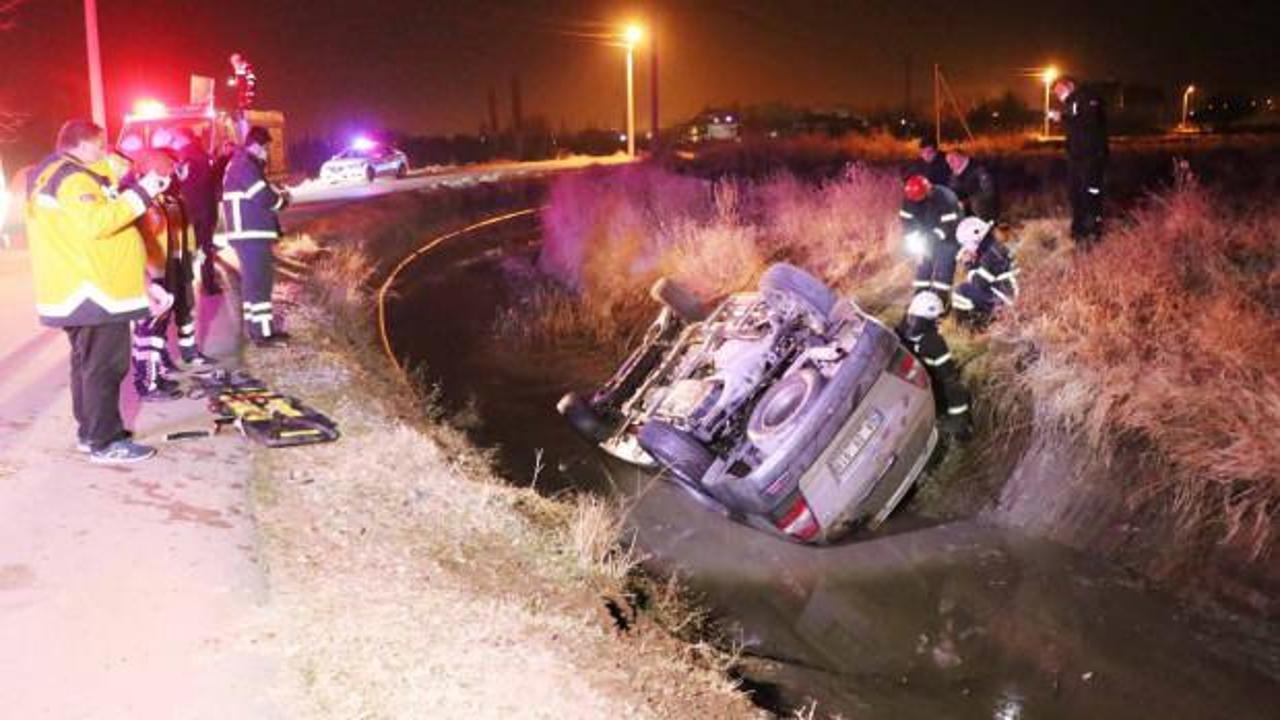 Sulama kanalına d&uuml;şm&uuml;ş ara&ccedil; ekipleri alarma ge&ccedil;irdi