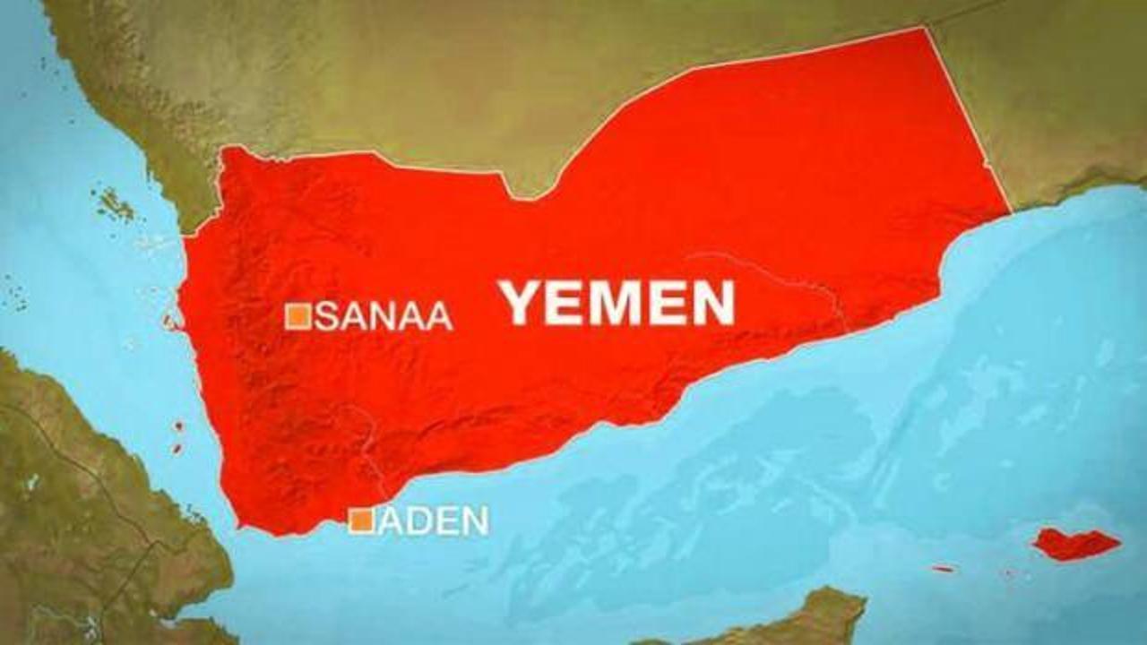 Yemen'in Aden kentinde ayrılıkçı milislerin askeri kampı önünde patlama