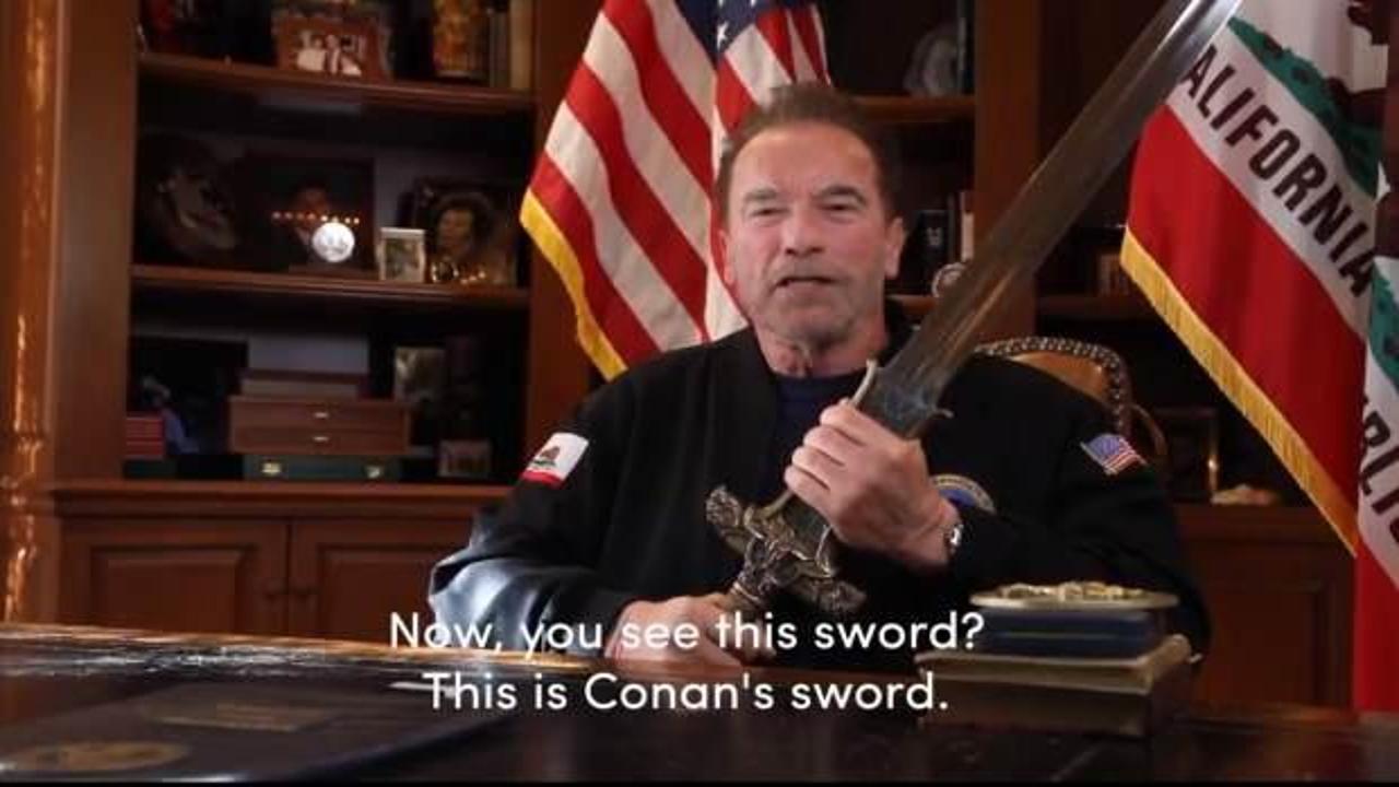 Terminatör 'Conan' kılıcını çekti, Trump'a gözdağı verdi
