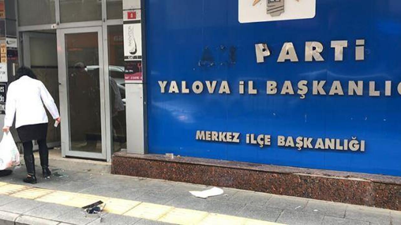 AK Parti İl Başkanlığı binasına saldırı