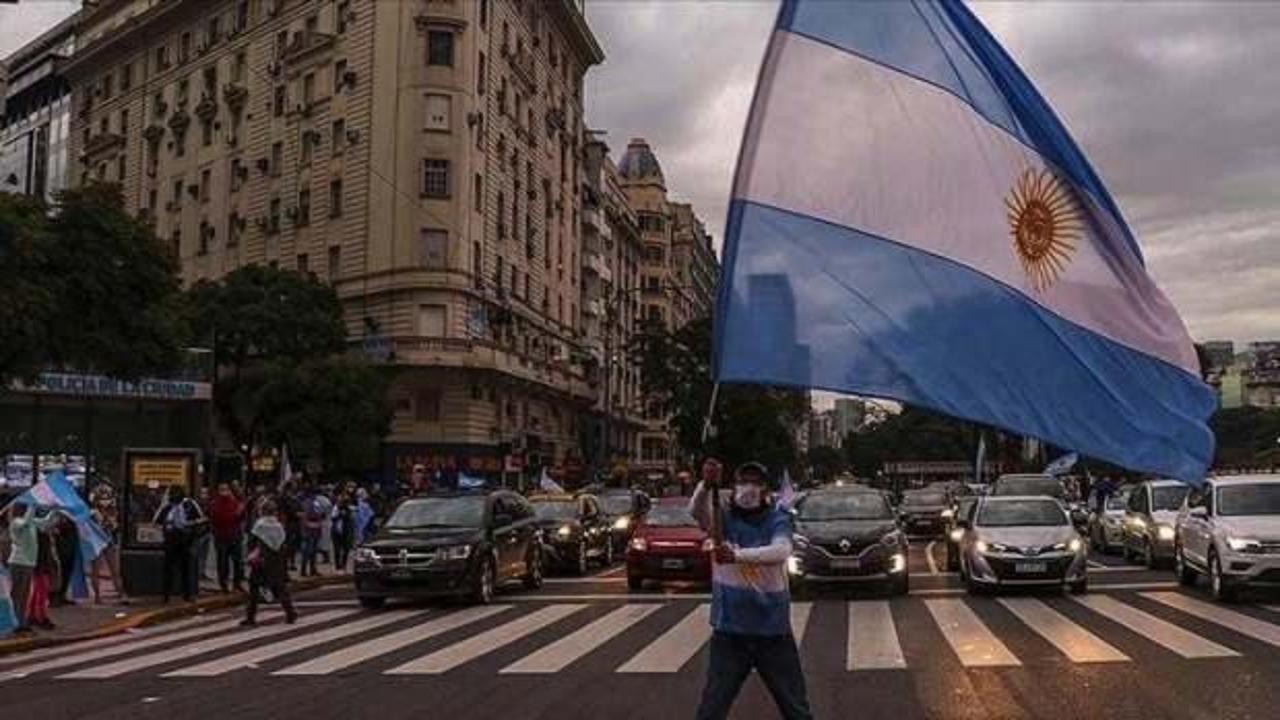 Arjantin'de siyasi kriz sonrası 5 bakan görevden alındı