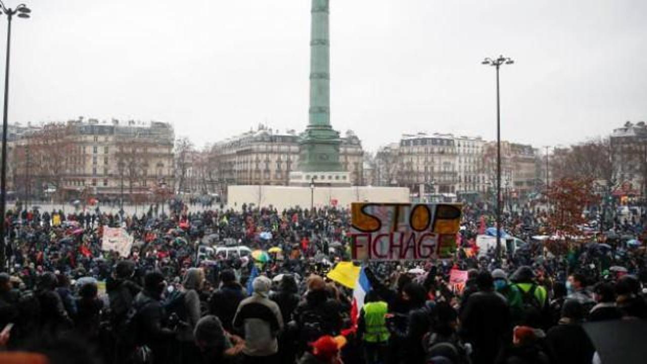 Fransa'da binlerce kişi sokakta