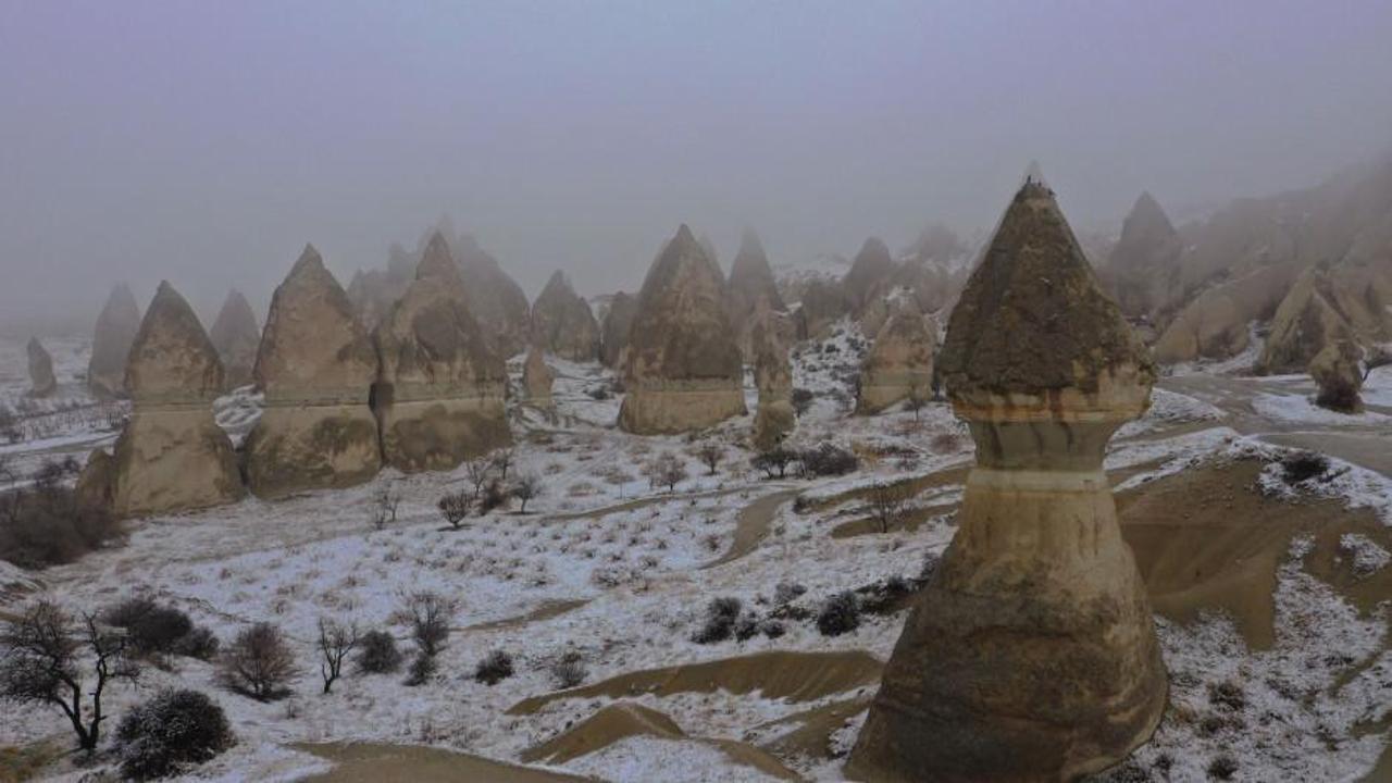 Kapadokya'nın kar manzaraları turistleri büyüledi
