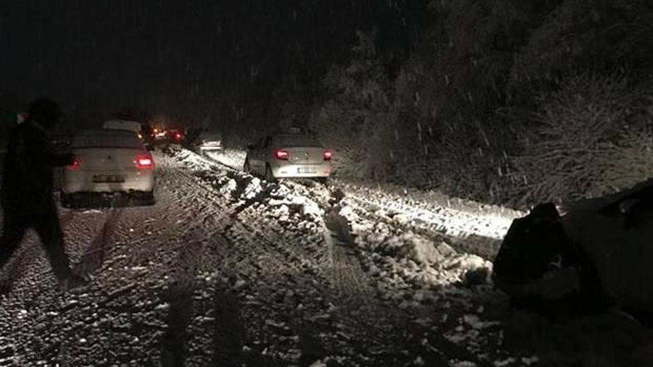 Sivas-Tokat karayolunda ulaşıma kar engeli: Araçlar mahsur kaldı