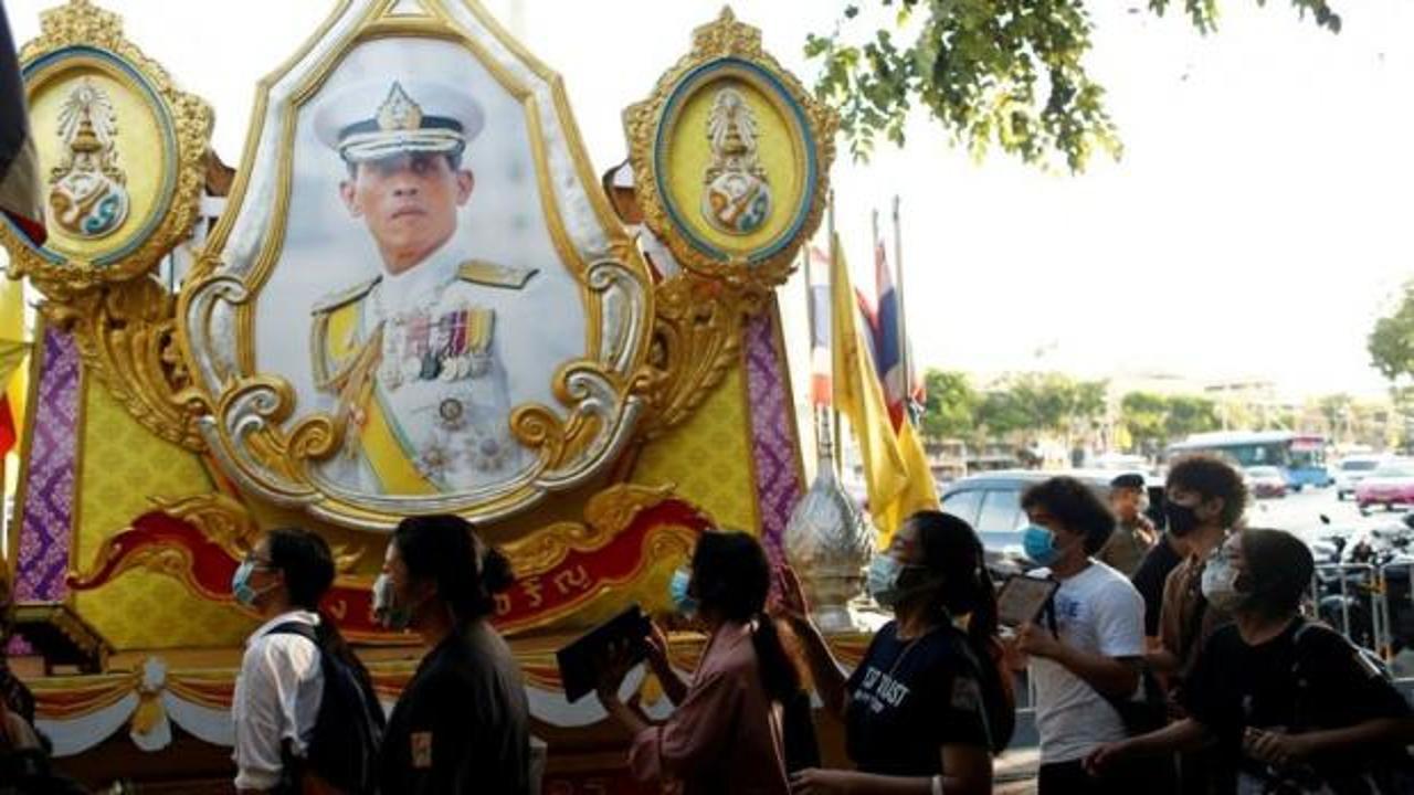 Tayland’da 'Kral’a ihanetten' yasasından ilk tutuklama!