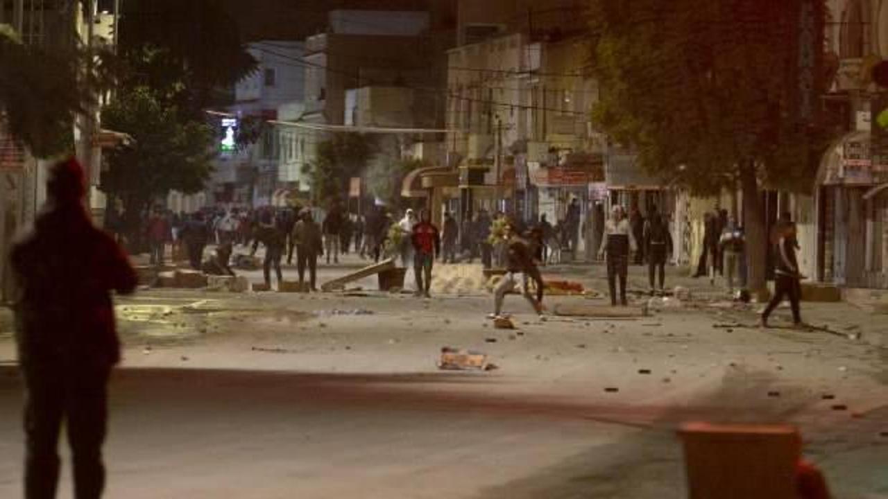 Tunus'ta 'sokağa çıkma' gerginliği: Çok sayıda gözaltı var