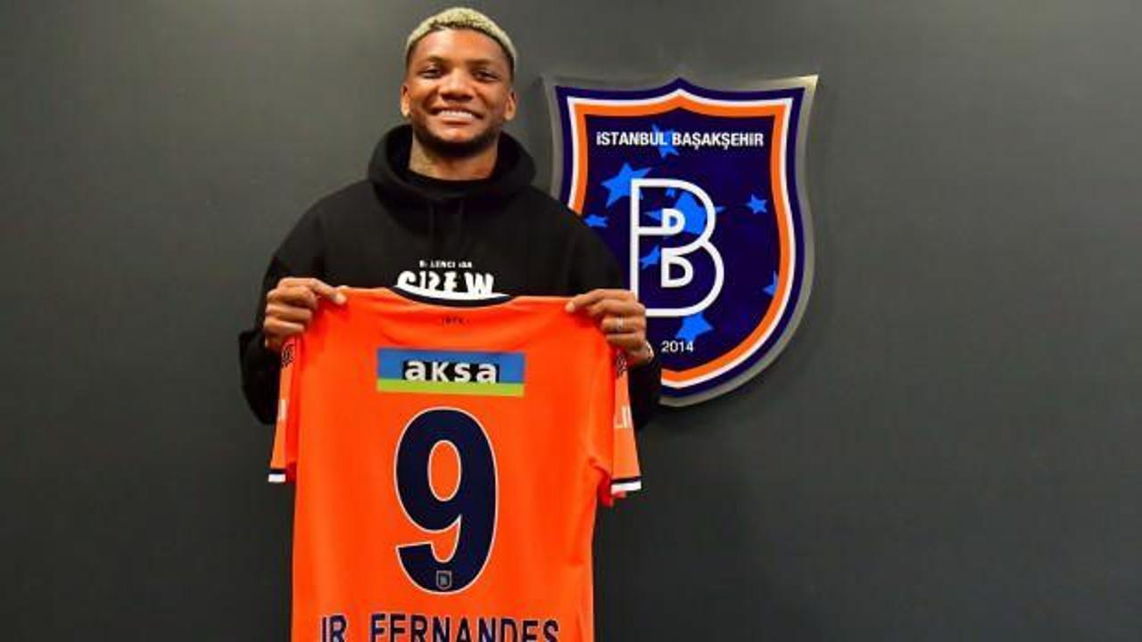 Başakşehir Junior Fernandes'i a&ccedil;ıkladı