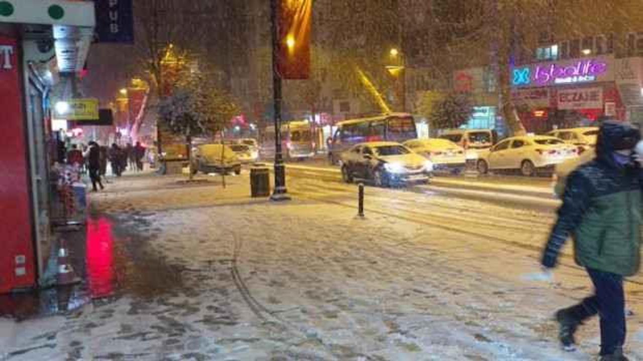 Malatya'da kar yağışı ve tipi sürücülere zor anlar yaşattı