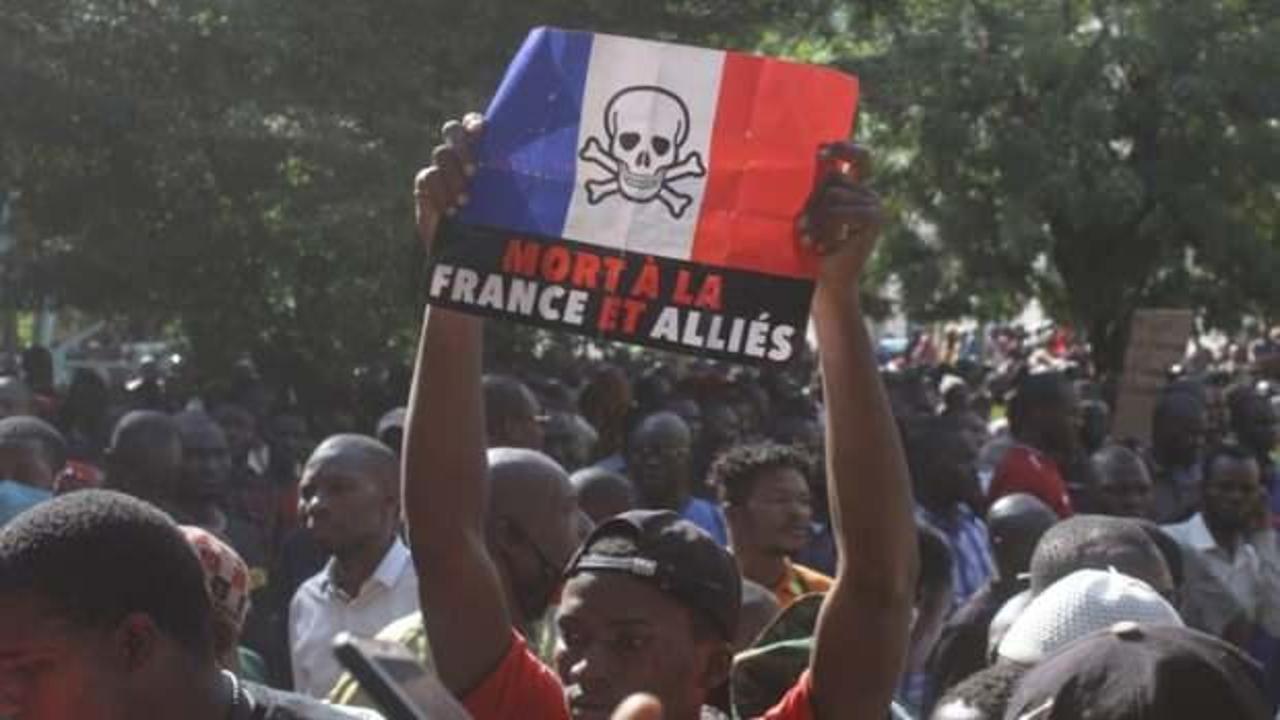 Mali halkı Fransa'yı protesto için sokağa çıktı