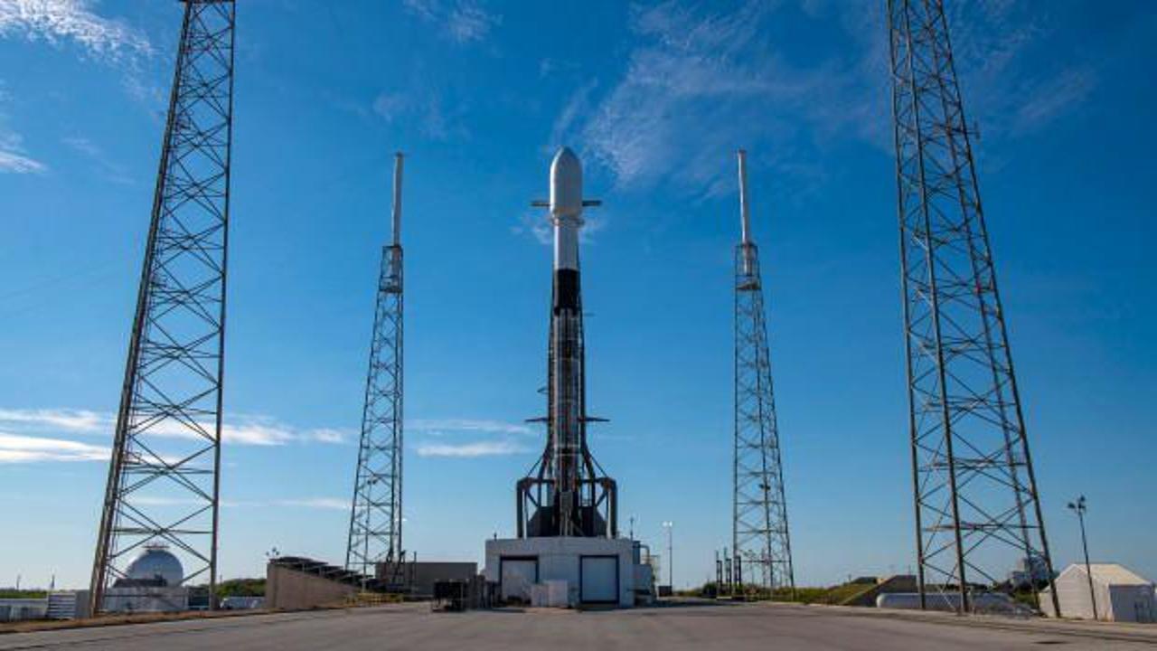 SpaceX’in tek seferde 143 uydu gönderme görevi ertelendi