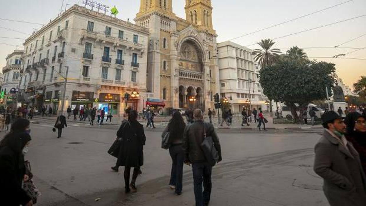Tunus'ta kısmi sokağa çıkma yasağı 14 Şubat'a uzatıldı