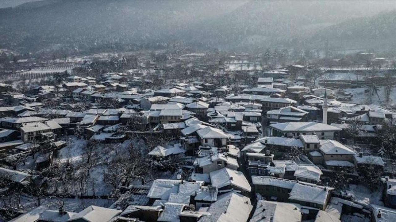 Yedi asırlık "Osmanlı köyü" Cumalıkızık'ta kar güzelliği