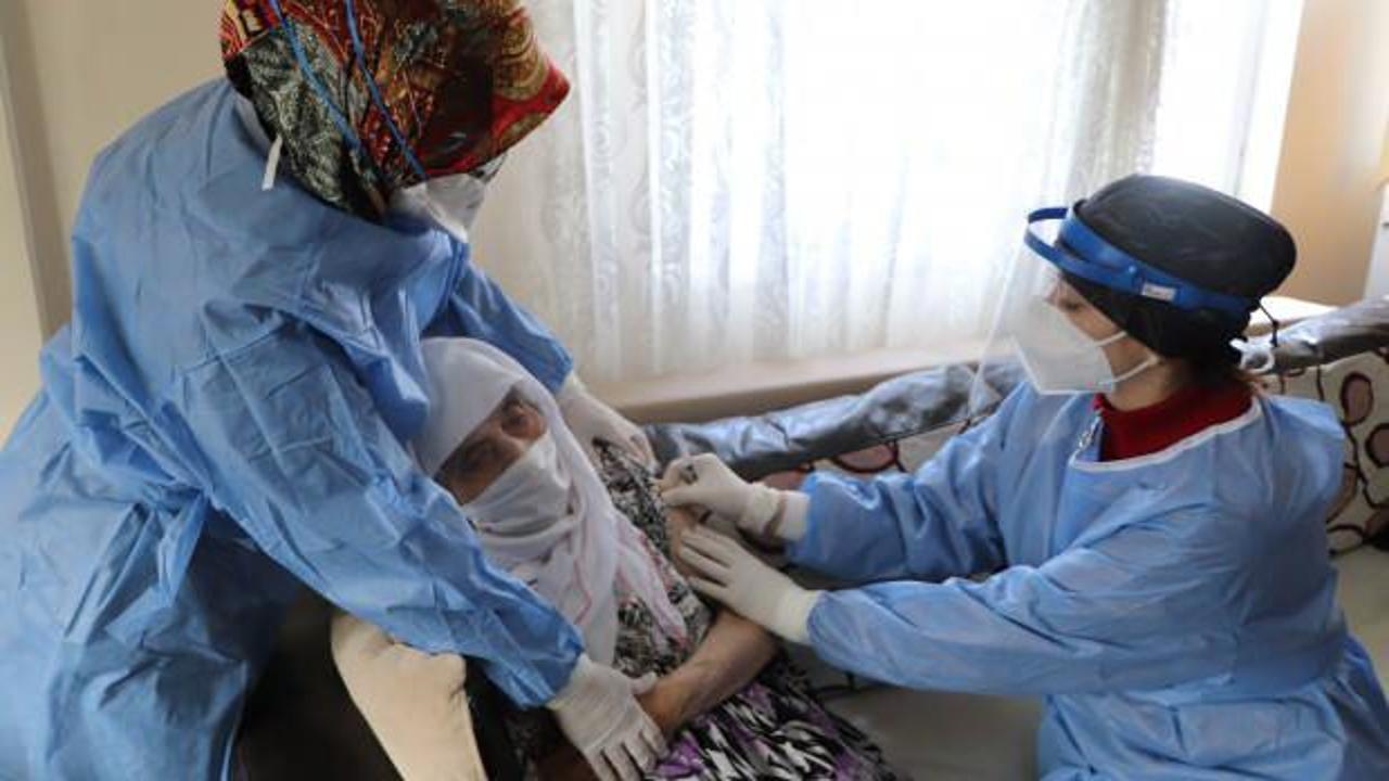 108 yaşındaki asırlık çınar Zarife nine koronavirüs aşısı oldu