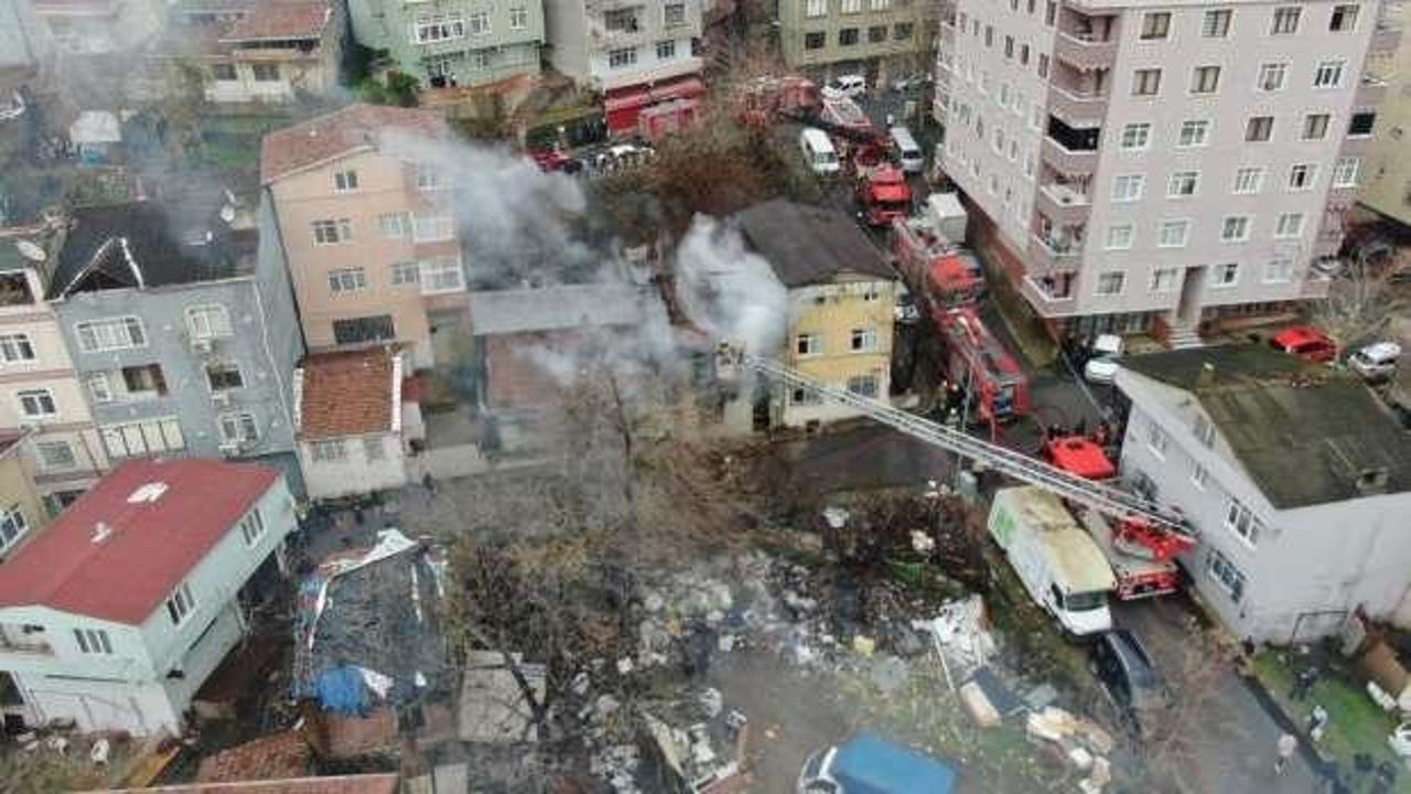 Beyoğlu'nda 2 katlı binada yangın