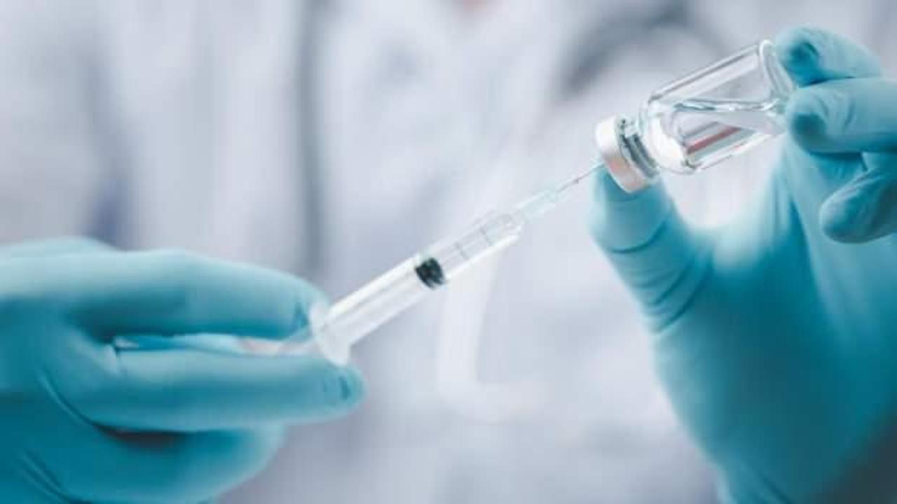 Bilim Kurulu üyesi Tezer: Türkiye'de yapılan aşı mutasyonlu virüsten en az etkilenecek