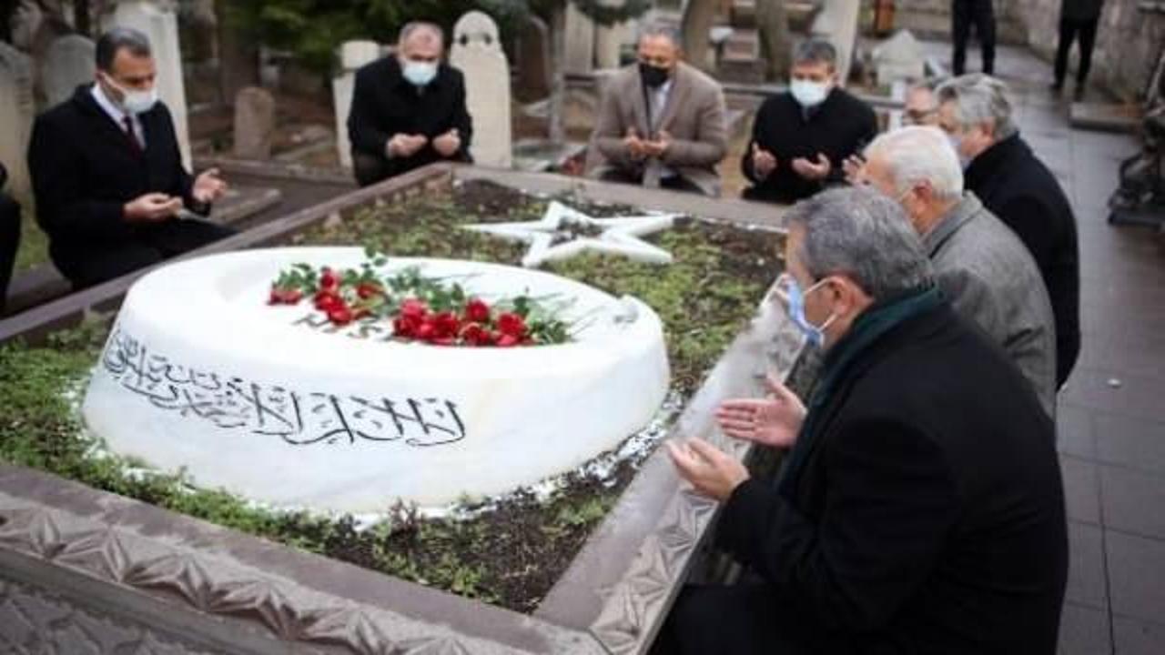 Destici, Muhsin Yazıcıoğlu'nun kabrini ziyaret etti