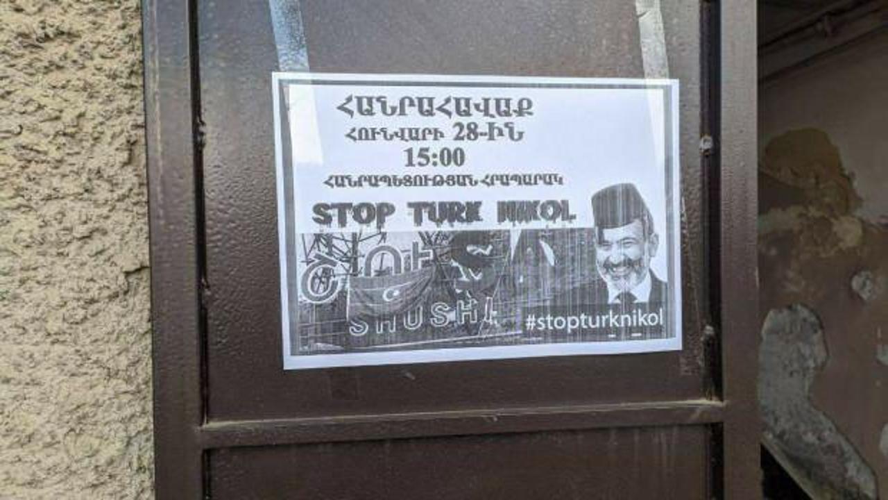 Ermenistan sokaklarında 'Türk Paşinyan' afişleri