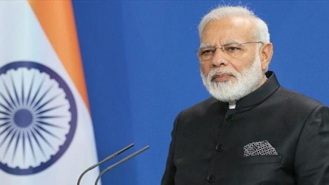 Hindistan Başbakanı, protestocuların bayrak aşağılamasına tepki gösterdi