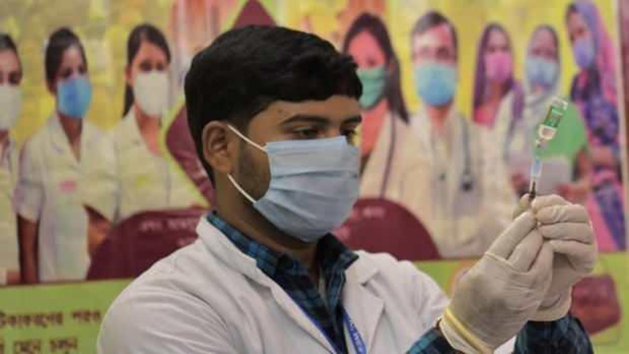 Hindistan'da Kovid-19'a karşı yaklaşık 1,4 milyon kişi aşılandı