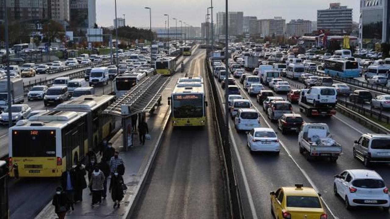 İstanbul kıpkırmızı: Trafik yoğunluğu yüzde 80'e dayandı