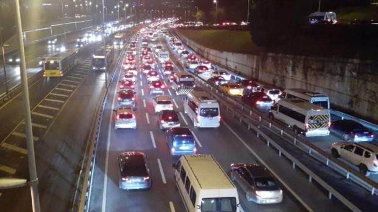 İstanbul'da trafikte inanılmaz yoğunluk!