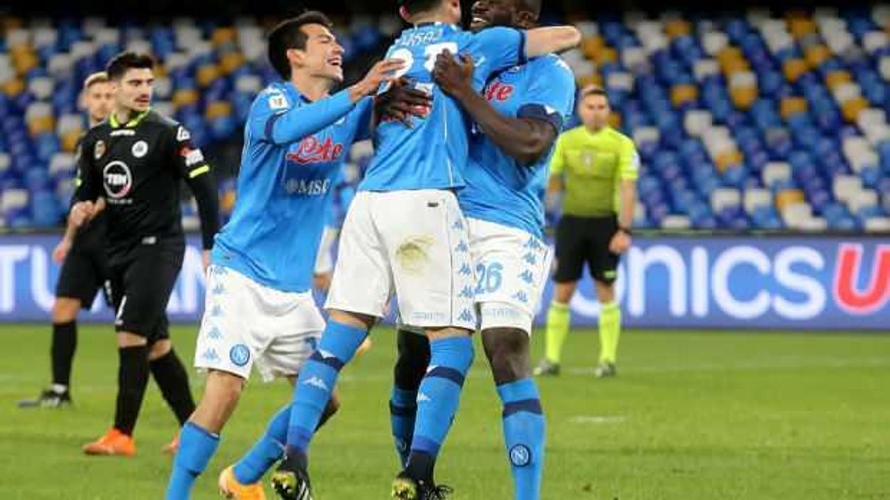 İtalya Kupası'nda Napoli yarı finale yükseldi