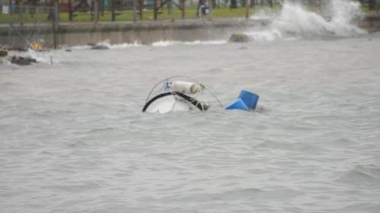 Kocaeli'de şiddetli fırtınada balıkçı teknesi battı