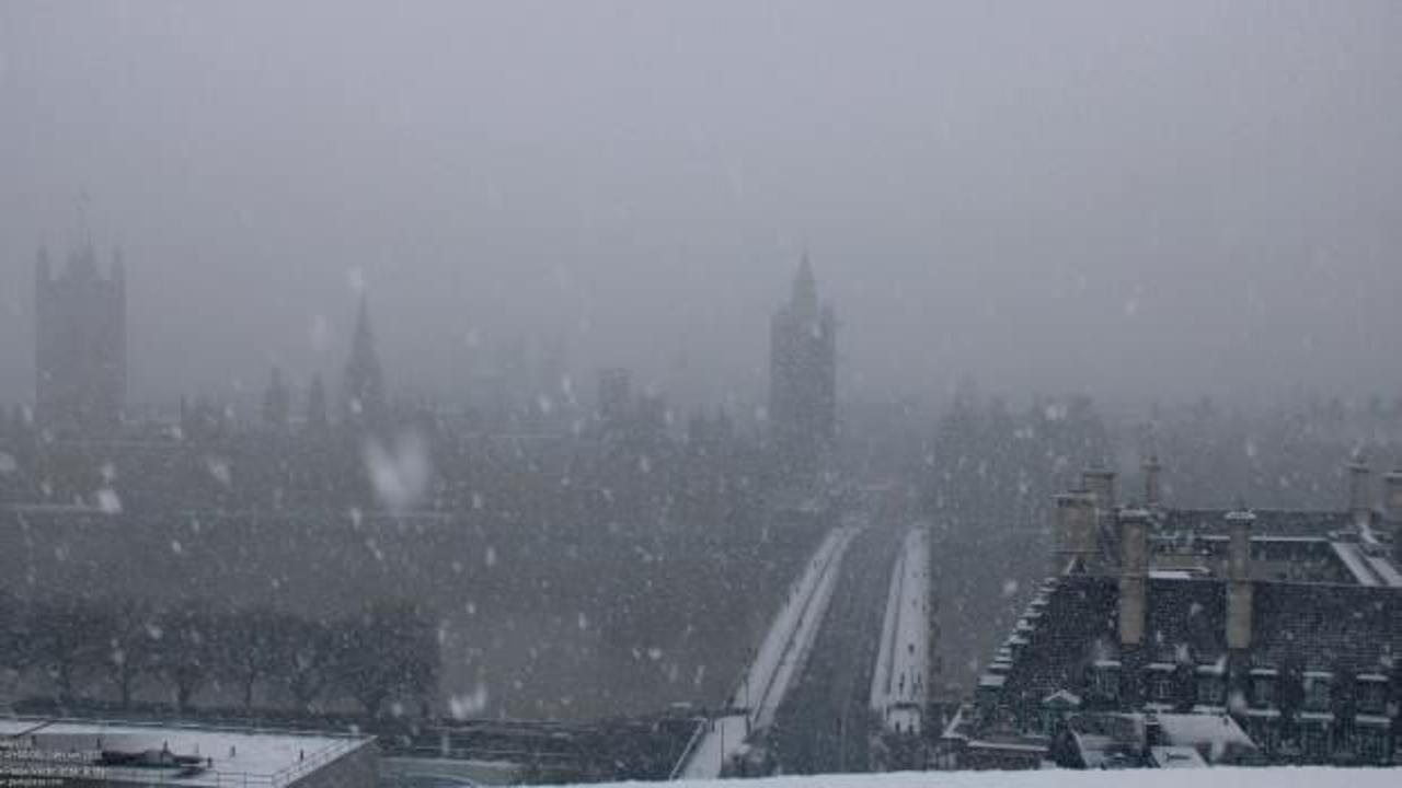 Londra’da yılın ilk karı yağdı