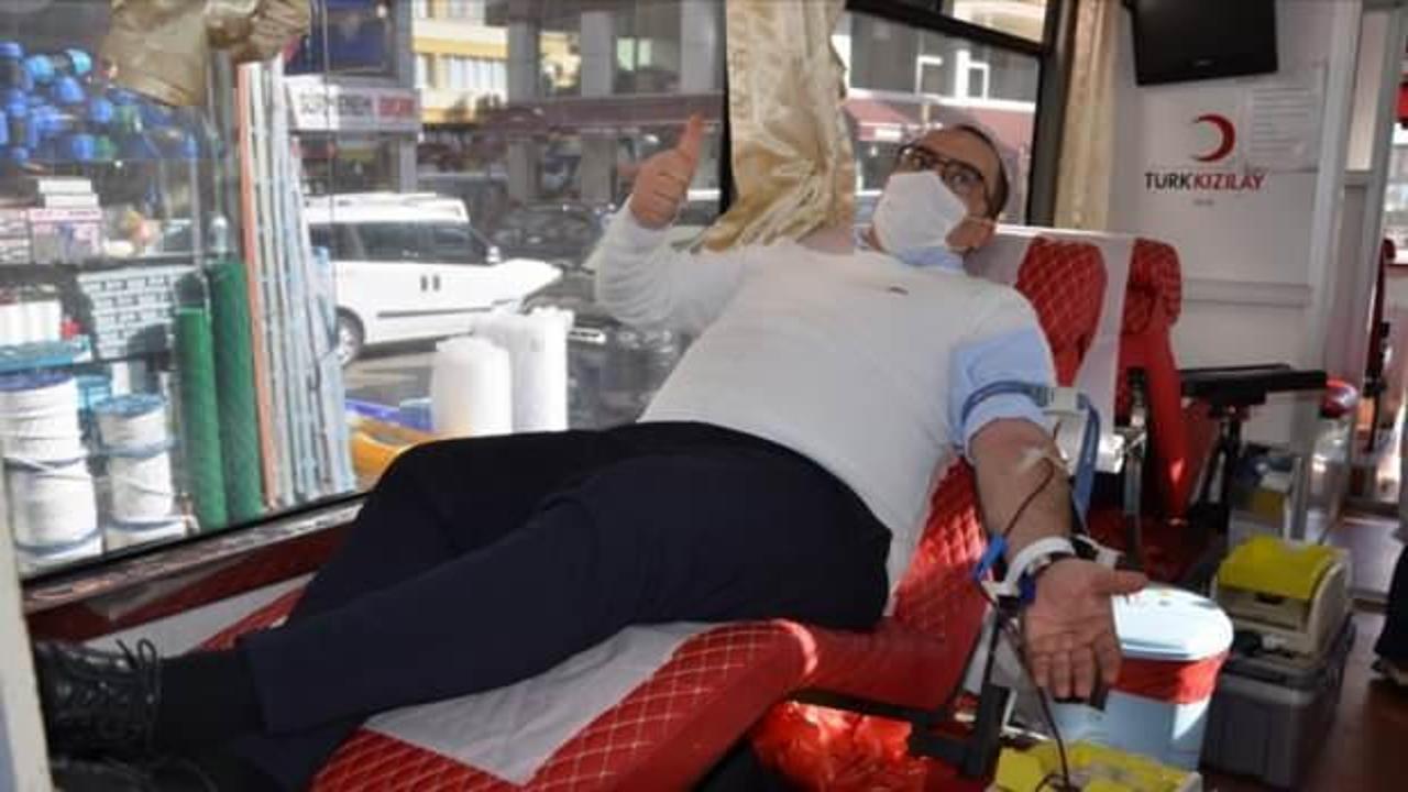 Trabzon'da kan bağışında bulunanlara Sürmene bıçağı hediye edildi