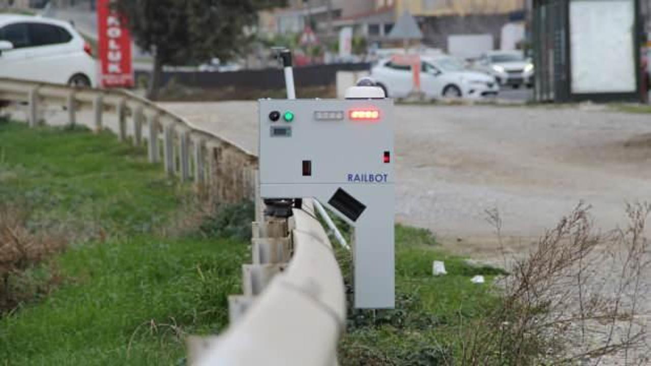 Trafik robotu bariyerlerde gezerek ihlalleri yakalıyor